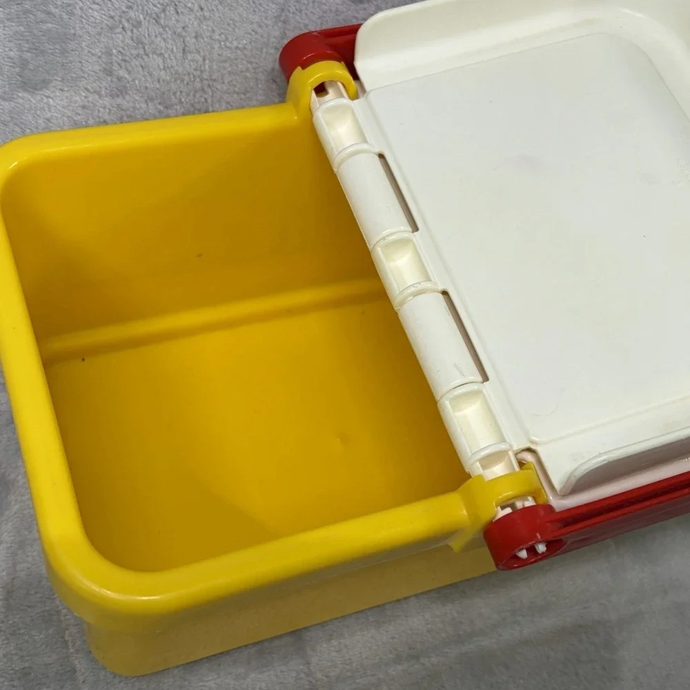 Vintage 1983 Sanrio Hello Kitty Plastic Picnic Basket Lunch Box 2 Cups Set‎